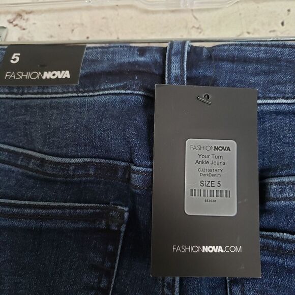 Fashion Nova "Your Turn" Ankle Jeans - Picture 5 of 7